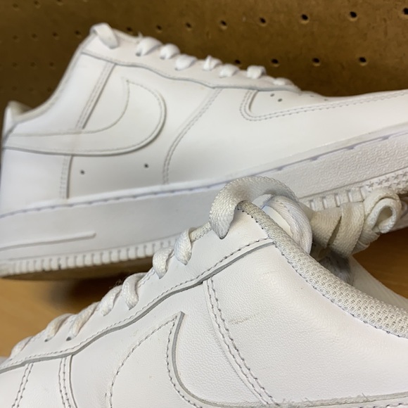 Nike Air Force 1 ‘07 Triple White Size 10 Men’s - Picture 6 of 12